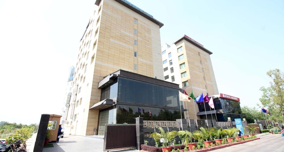 The Golden Palms Hotel, New Delhi 1